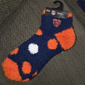 New NWT NFL Chicago Bears Fuzzy Cozy Slipper Socks OSFM Blue Orange Polka Dot